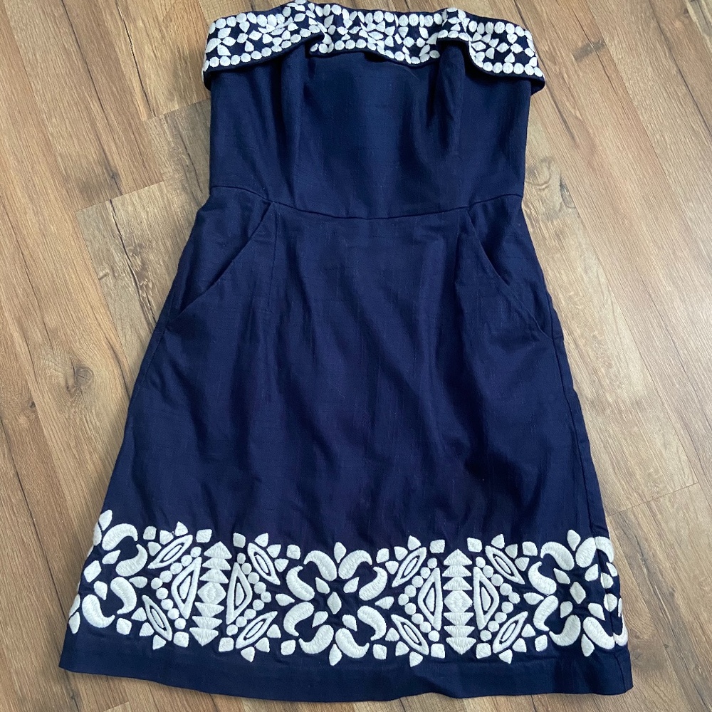EUC VINEYARD VINES embroidered strapless dress
